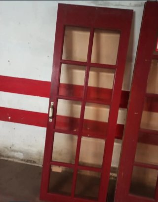 Puerta y laterales cabina telefónica antigua