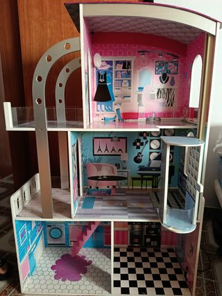 Casita de muñecas de madera