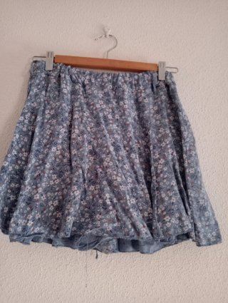 Lote 3 faldas pantalón florales. XS-S