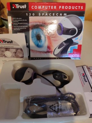 Webcam Trust Spacecam 120 USB con piedistallo