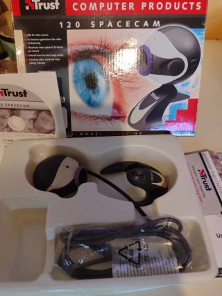 Webcam Trust Spacecam 120 USB con piedistallo