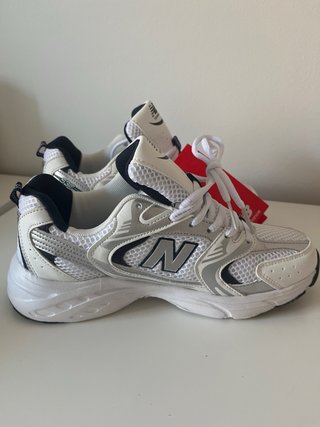 Zapatillas New Balance 530 Plata y Blanco