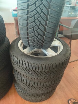 4 Llantas con Neumáticos Audi