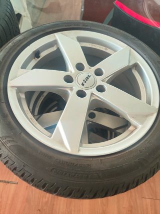 4 Llantas con Neumáticos Audi