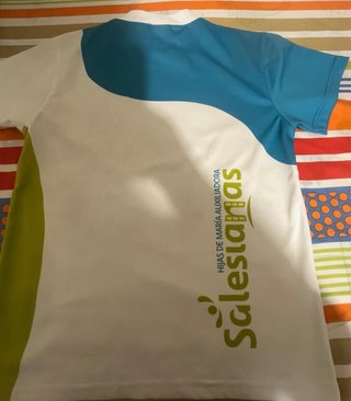 2 camisetas de deporte salesianas , talla M.