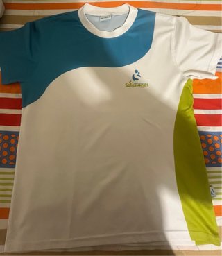 2 camisetas de deporte salesianas , talla M.