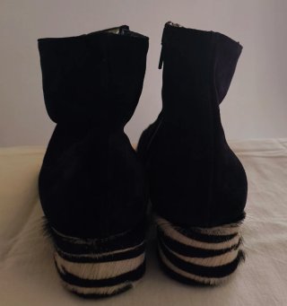 Stivaletti neri con fantasia zebra in pelle vera