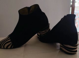 Stivaletti neri con fantasia zebra in pelle vera