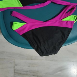 Bikini negro, rosa y verde fluor  Sexy y comodo.