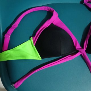 Bikini negro, rosa y verde fluor  Sexy y comodo.