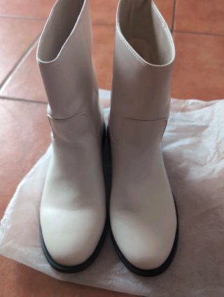 Stivaletti Laura Biagiotti donna con dettaglio oro