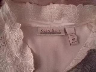 Blusa Karen Scott con encaje blanco