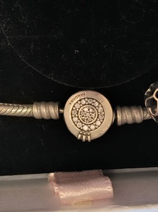 Pulsera Pandora con charms plata