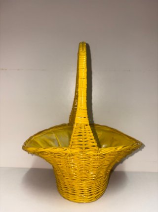 Cestino vintage in vimini giallo