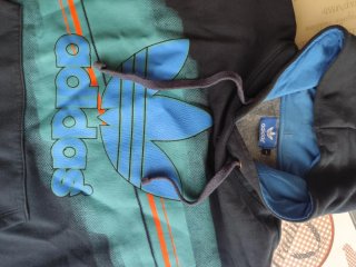 Sudadera Adidas con capucha negra y verde