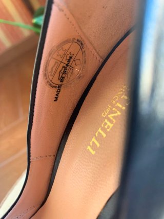 Zapatos Martinelli Beige y Negro Tacon