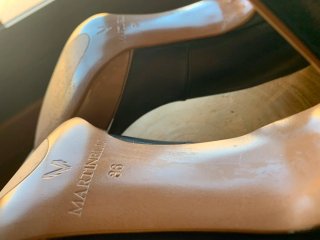 Zapatos Martinelli Beige y Negro Tacon