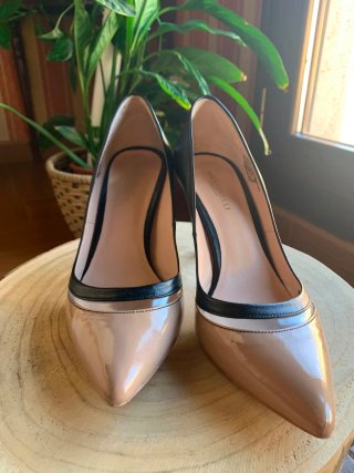 Zapatos Martinelli Beige y Negro Tacon