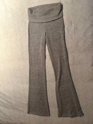Pantalón acampanado punto cintura vuelta