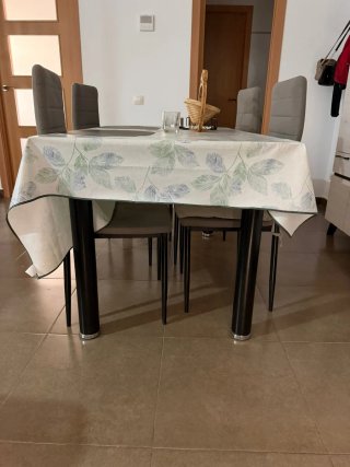 Mesa cristal y 6 Sillas Comedor
