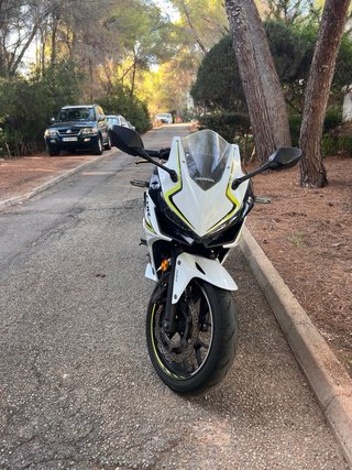 Honda CBR500R 2019 Blanca y Amarilla