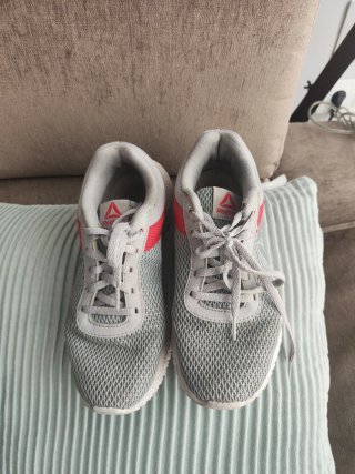 Deportivas Reebok rejilla grises y rojas