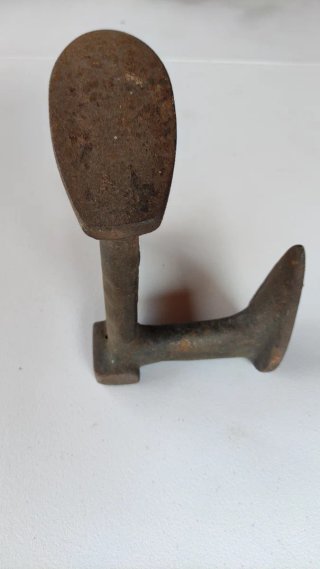 Yunke zapatero antiguo de hierro