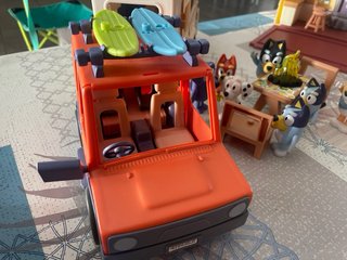 Lote casa Bluey con muñecos,coche y caravana