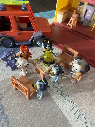 Lote casa Bluey con muñecos,coche y caravana