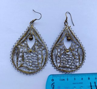 Pendientes largos dorados
