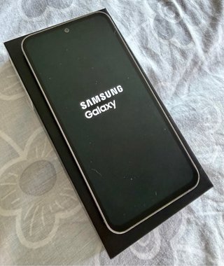 Samsung Galaxy S23 FE en perfecto funcionamiento