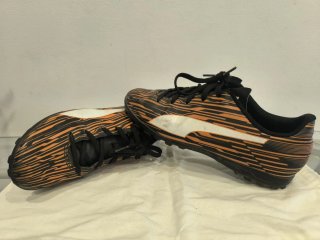 Zapatillas Fútbol Puma Naranja y Negro