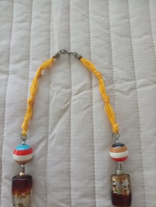 Collar largo multicolor con cuentas
