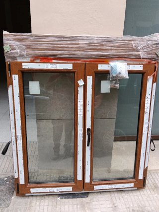 Ventana PVC imitación madera con persiana enrollab