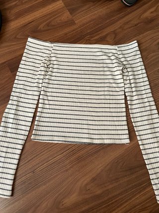 Camiseta sin hombros rayas blanco y gris