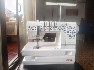 Máquina de coser Elna easycover