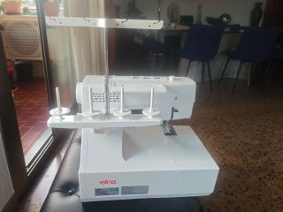 Máquina de coser Elna easycover