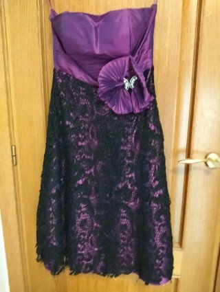 Vestido morado y negro para boda