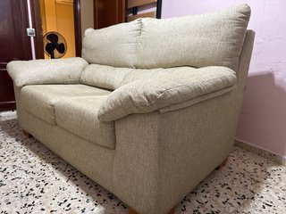 Sofá de 2 plazas casi sin usar (precio negociable)