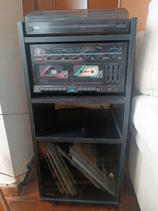 Tocadiscos con equipo de sonido