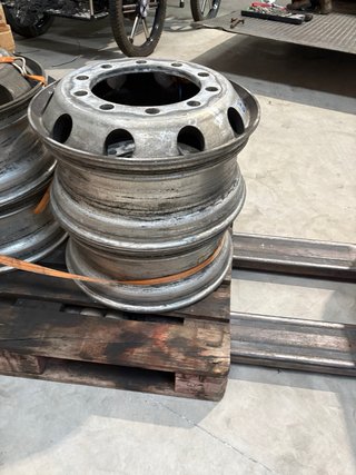 Llantas Alcoa Camión Aluminio son cuatro llantas