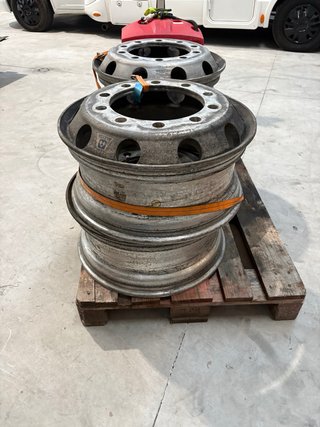 Llantas Alcoa Camión Aluminio son cuatro llantas