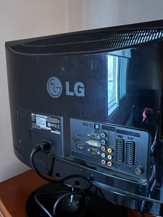 Televisión / Monitor LG 27 “con mando a distancia