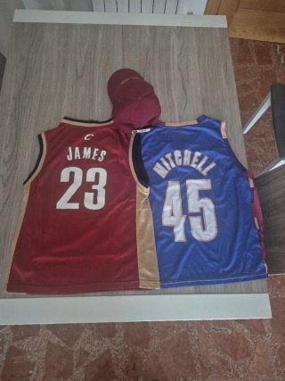 Lote Ropa Cleveland NBA: Camisetas y Gorra