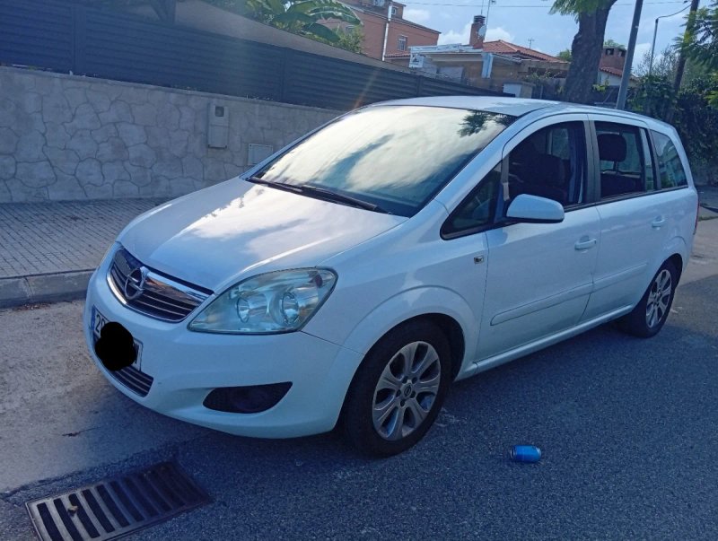 Opel Zafira 2010 - foto 1
