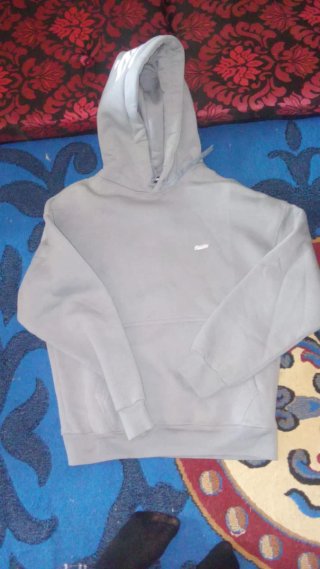 Sudadera blanca con estampado