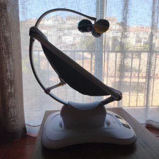Hamaca eléctrica 4moms con movimiento y sonido