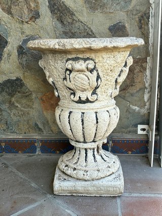 Macetero de piedra estilo clásico