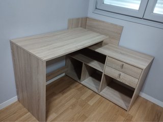 Scrivania ad angolo con cassetti e spazio di archiviazione