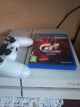 PS4 con Gran Turismo Sport